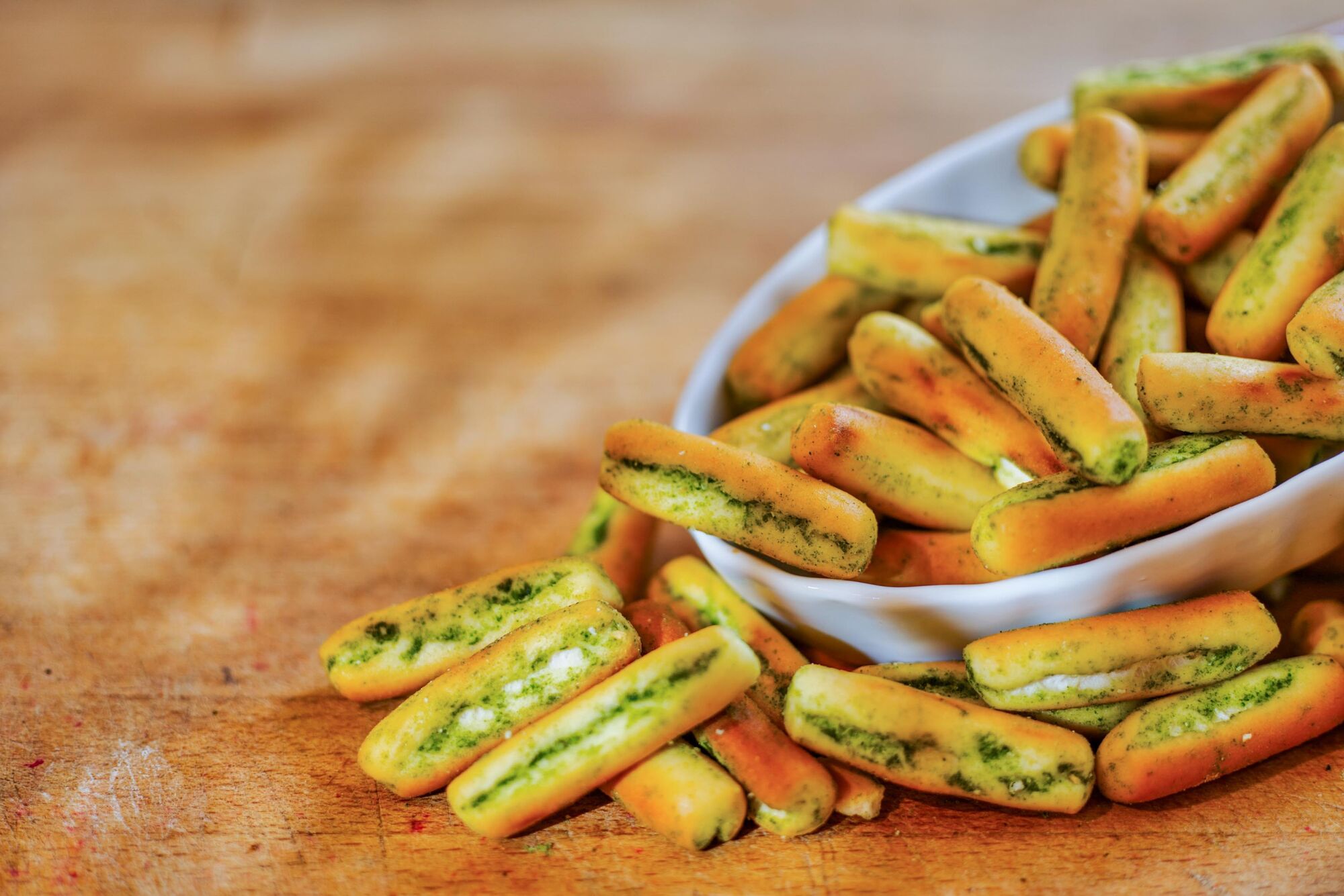 Stokjes met pesto en peterselie